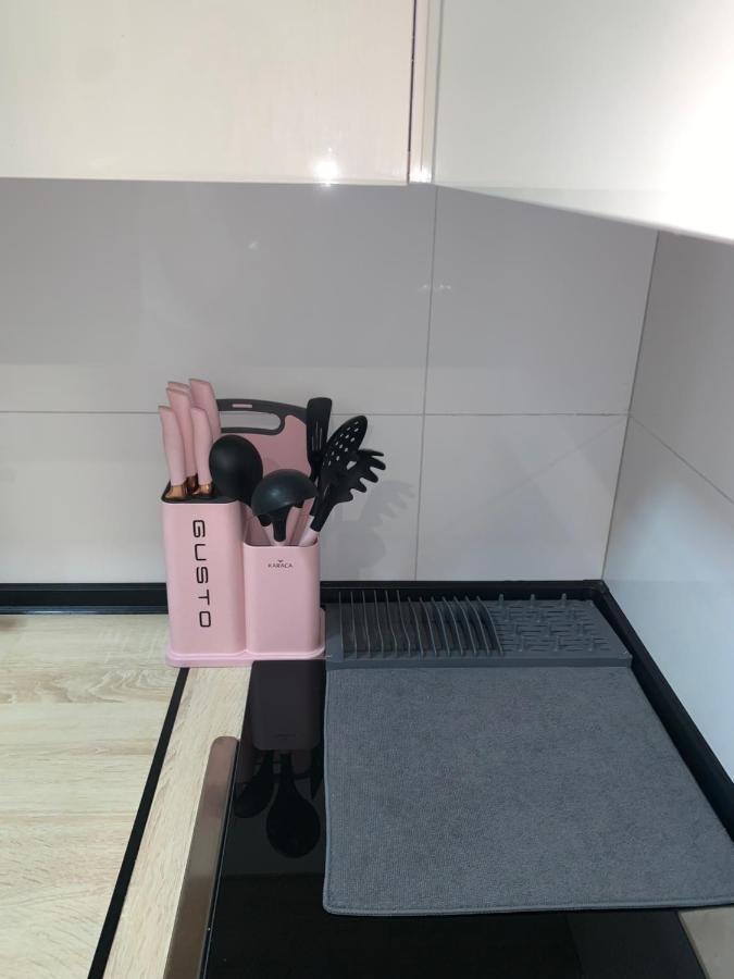 Pink Modern Apartment Skopje Bagian luar foto