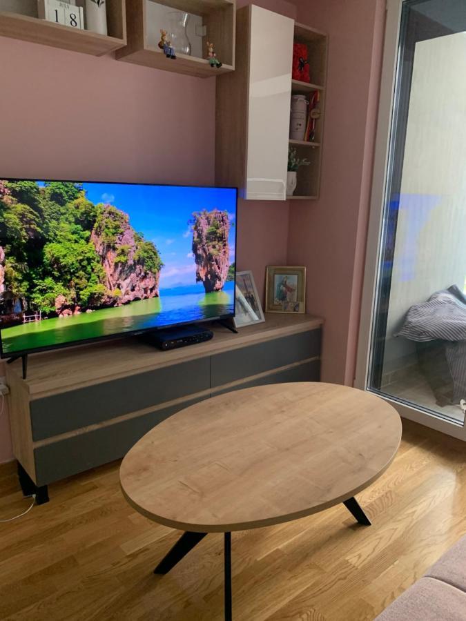 Pink Modern Apartment Skopje Bagian luar foto
