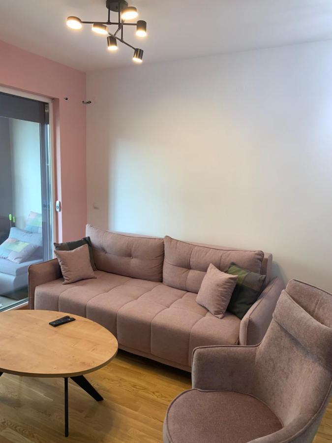 Pink Modern Apartment Skopje Bagian luar foto